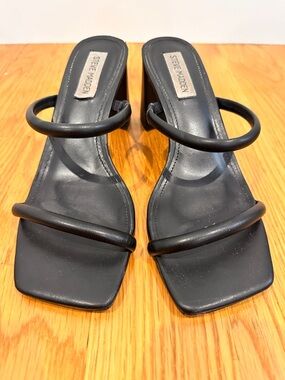 Steve Madden Strappy Black block heel Sandal size 7.5